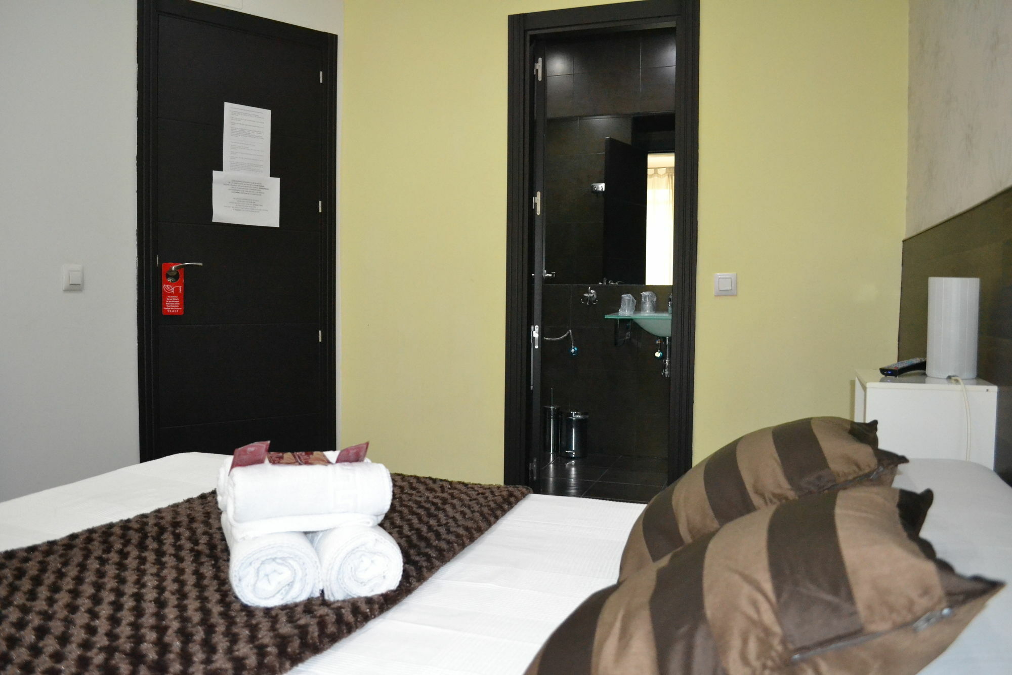 Hostal El Brezo Madrid Eksteriør billede