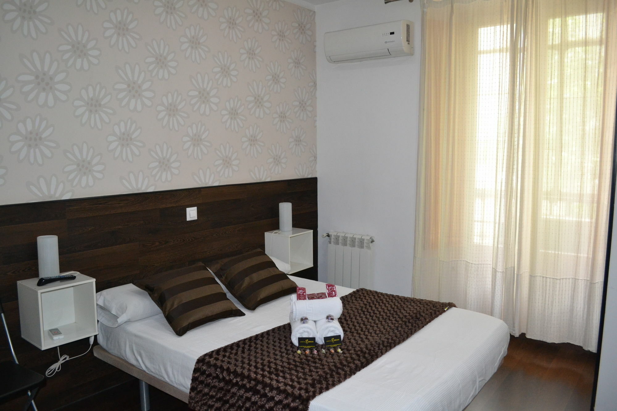 Hostal El Brezo Madrid Eksteriør billede