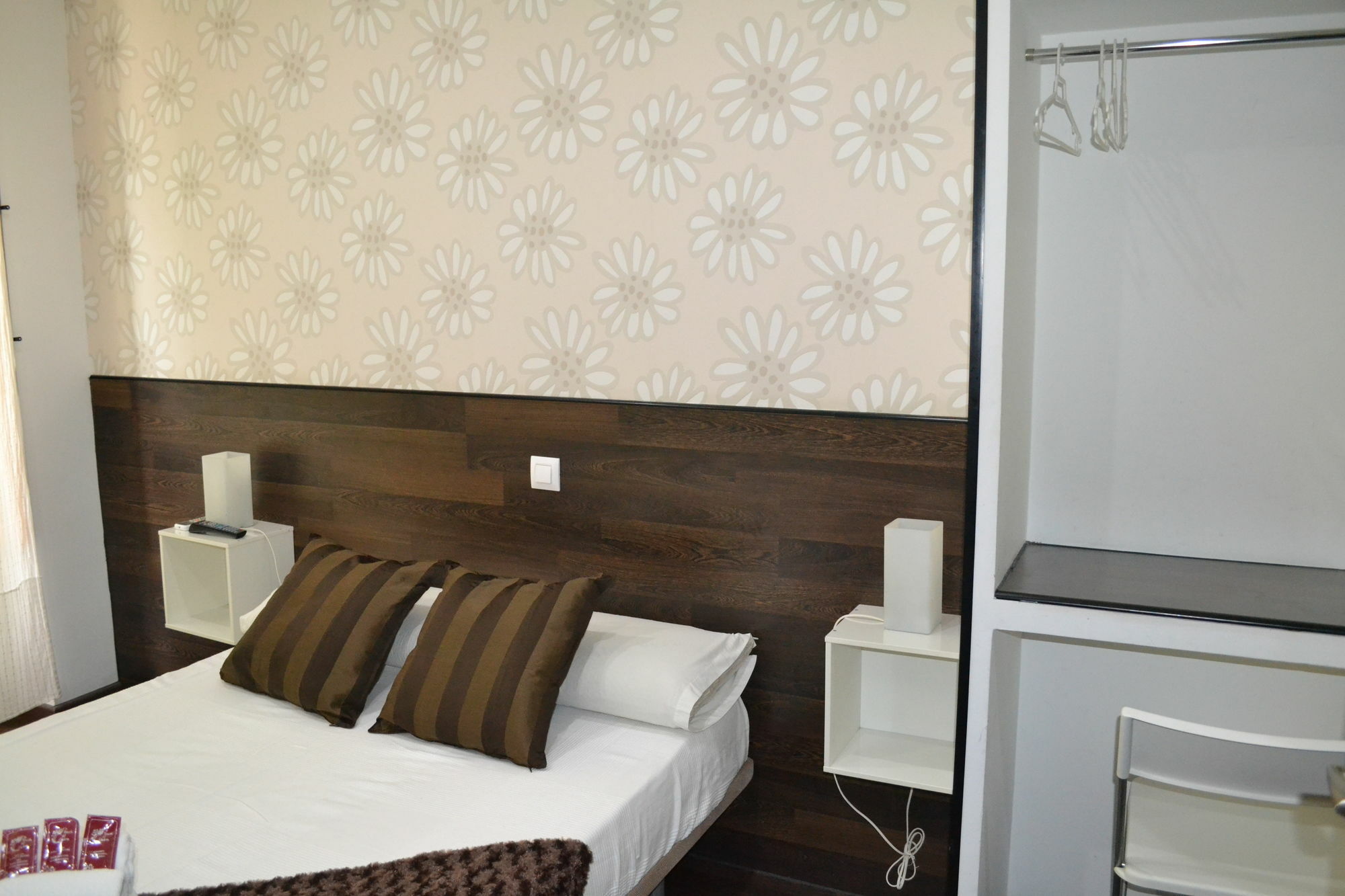 Hostal El Brezo Madrid Eksteriør billede